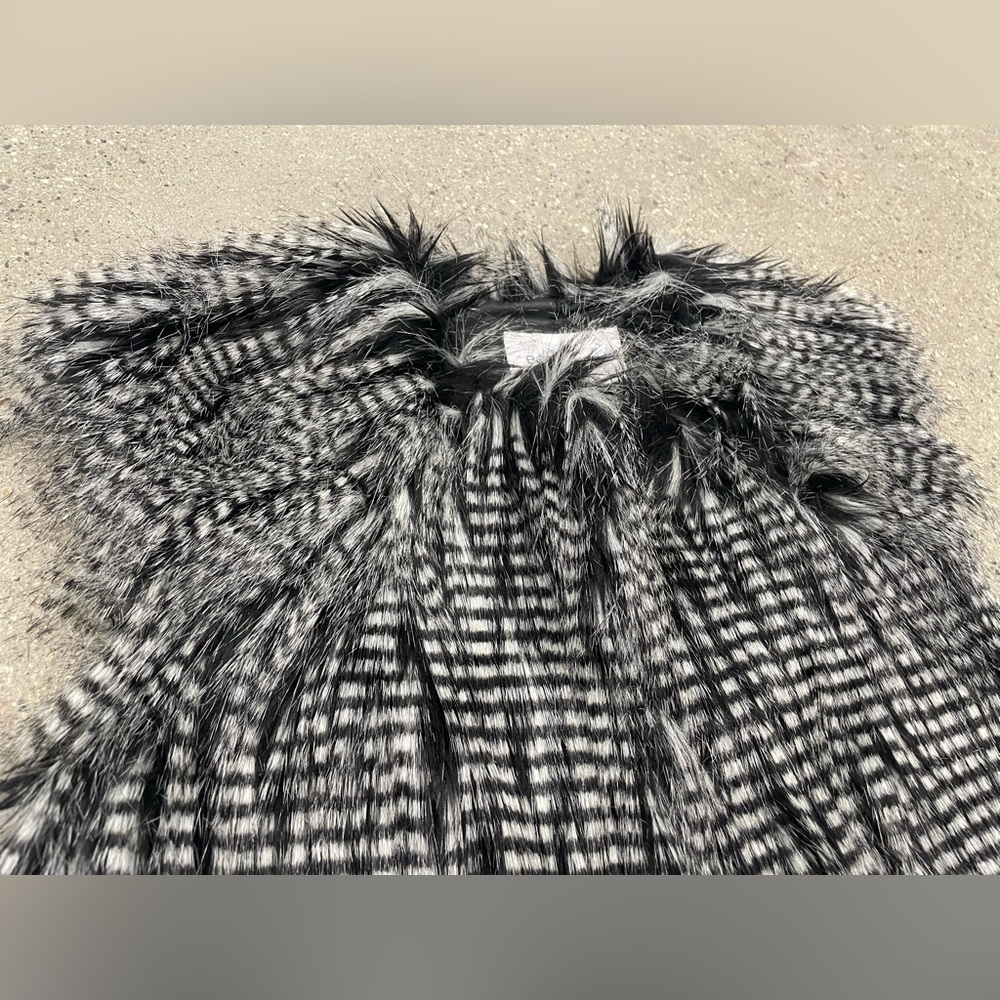BCBG Faux Feather Jacket/Vest size XS/S - Picture 3 of 11